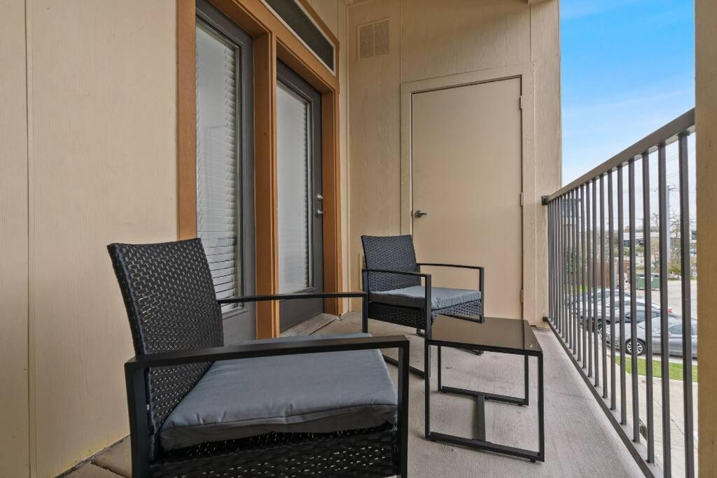 Spacious Lux 2br 2b Unit In With Pool!