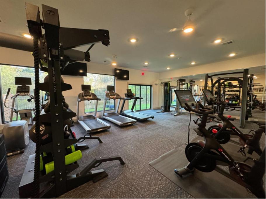 Spacious Lux 2br 2b Unit In With Pool! Apartment