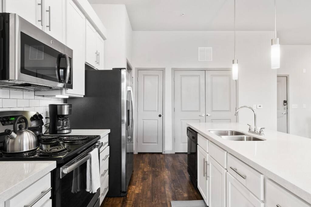 Spacious Lux 2br 2b Unit In With Pool! Austin