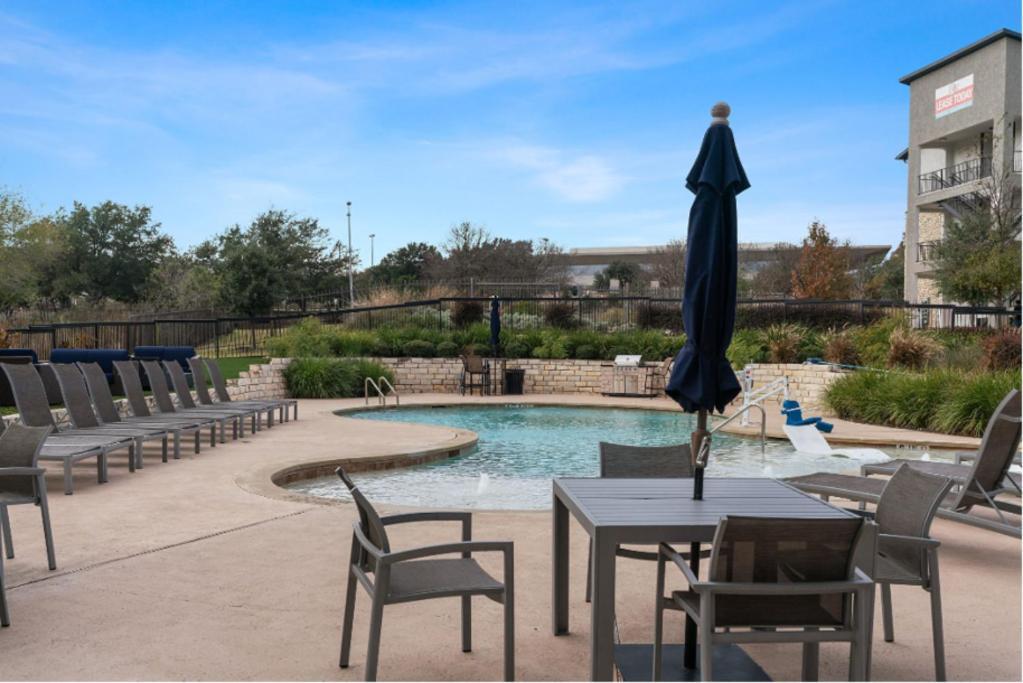Spacious Lux 2br 2b Unit In With Pool! Apartment Austin
