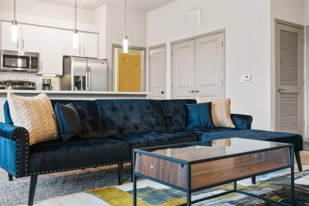 Apartment Spacious Lux 2br 2b Unit In With Pool! Austin