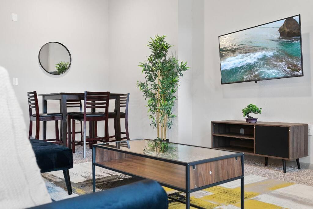 Spacious Lux 2br 2b Unit In With Pool!