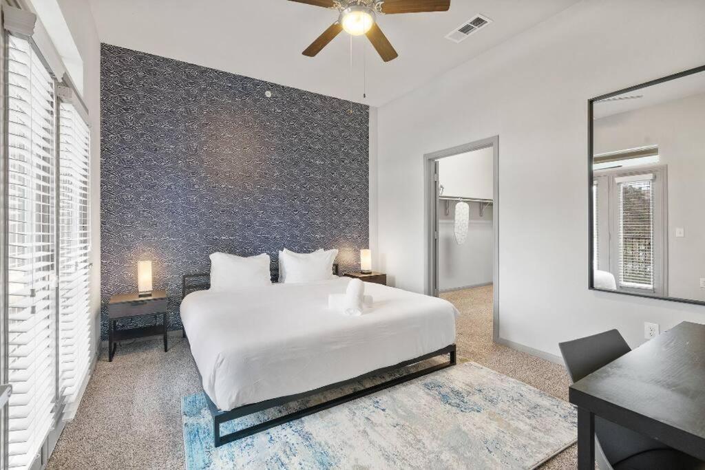 Spacious Lux 2br 2b Unit In With Pool! *