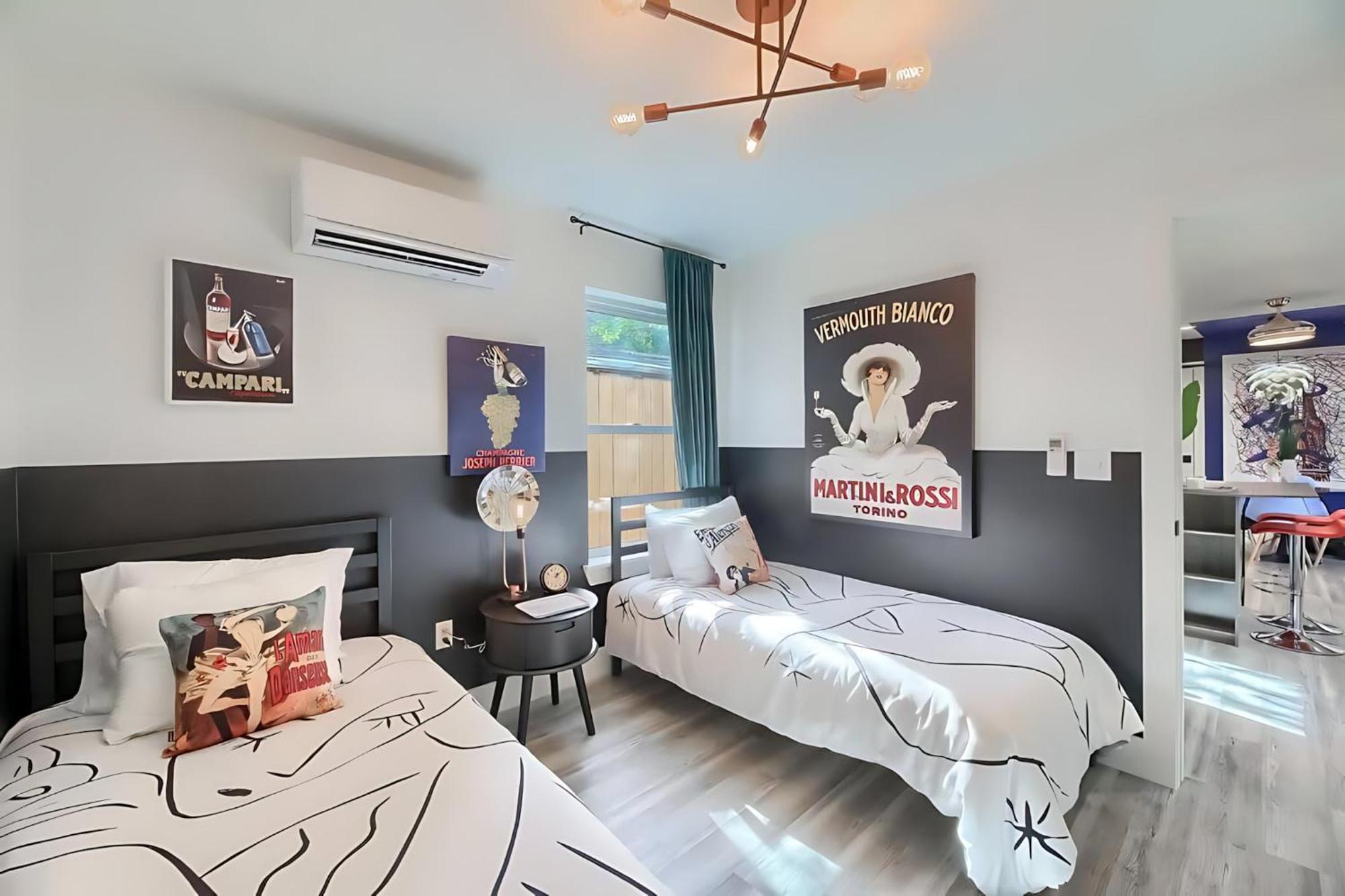 East Side Masterpiece 6th Street - 4 Min Walk Holiday home Austin
