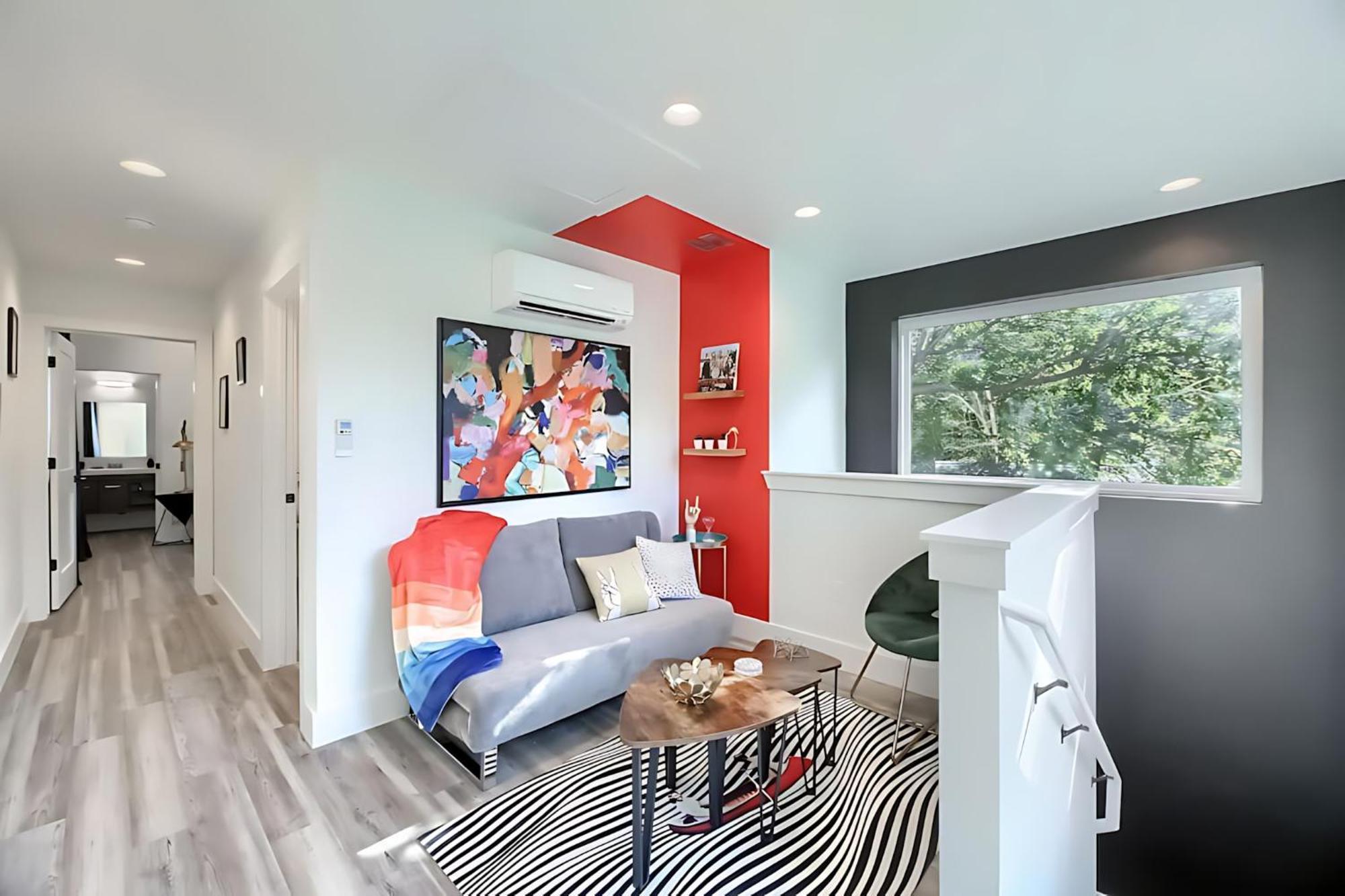 East Side Masterpiece 6th Street - 4 Min Walk Holiday home *
