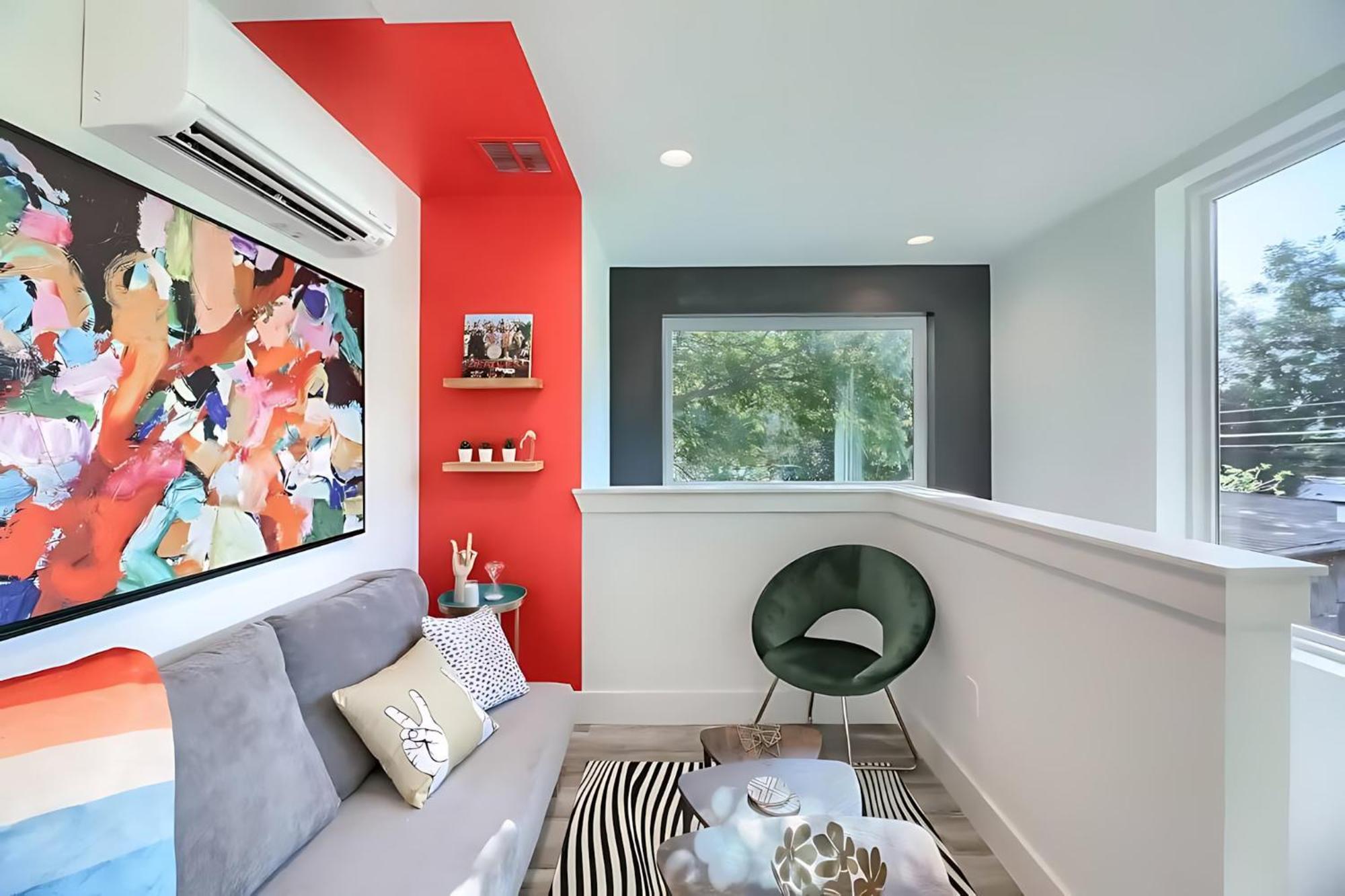 East Side Masterpiece 6th Street - 4 Min Walk
