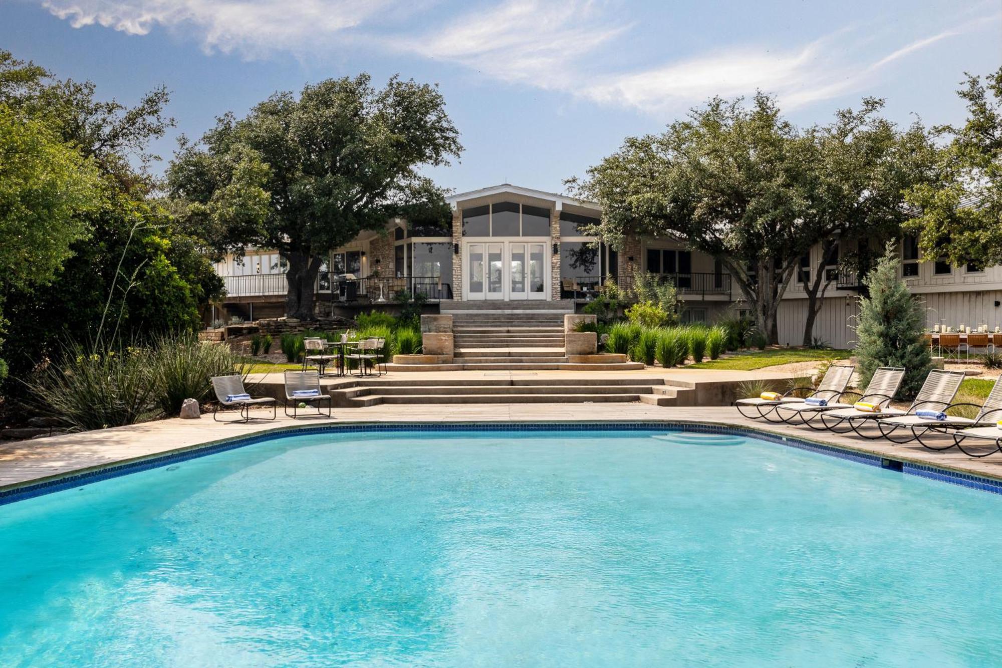 Skyline Views With Private Pool And Hot Tub - Brigadoon!
