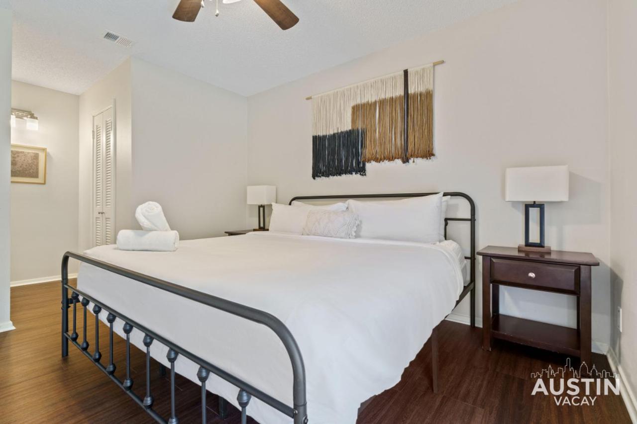 Comfortable Living In Atx With Private Deck And Office Austin