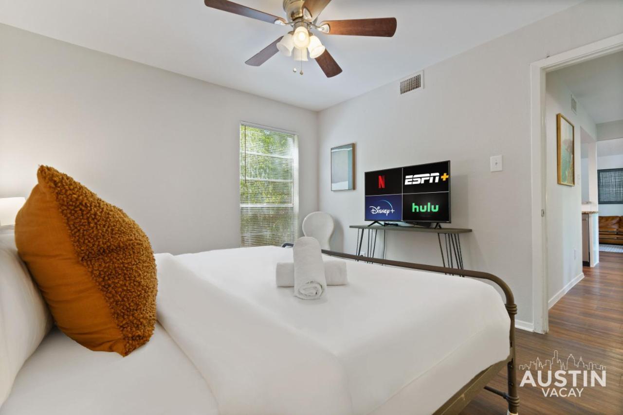 Holiday home Comfortable Living In Atx With Private Deck And Office *