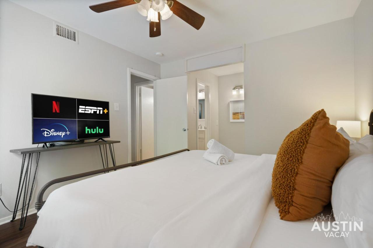 Holiday home Comfortable Living In Atx With Private Deck And Office