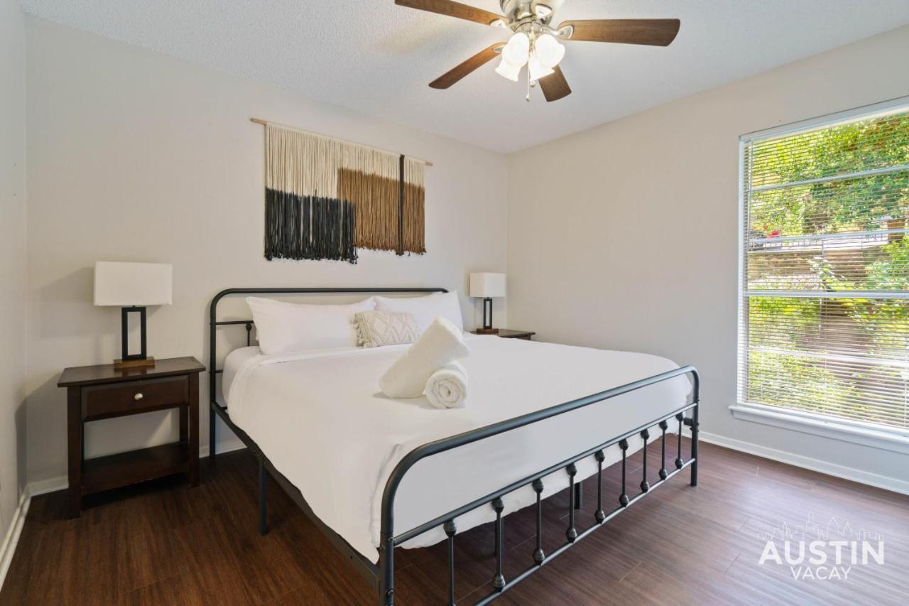 Holiday home Comfortable Living In Atx With Private Deck And Office