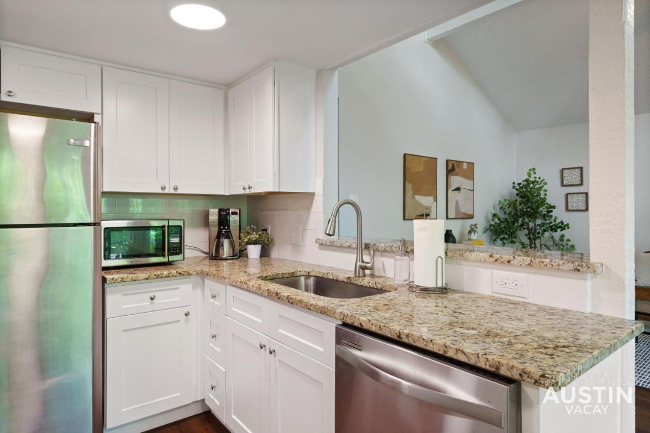 Comfortable Living In Atx With Private Deck And Office Holiday home Austin