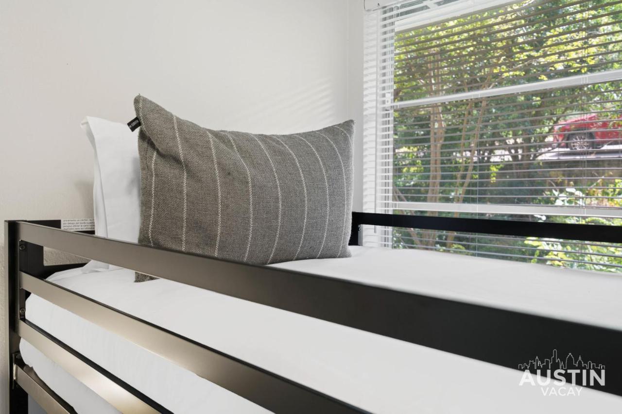 Comfortable Living In Atx With Private Deck And Office