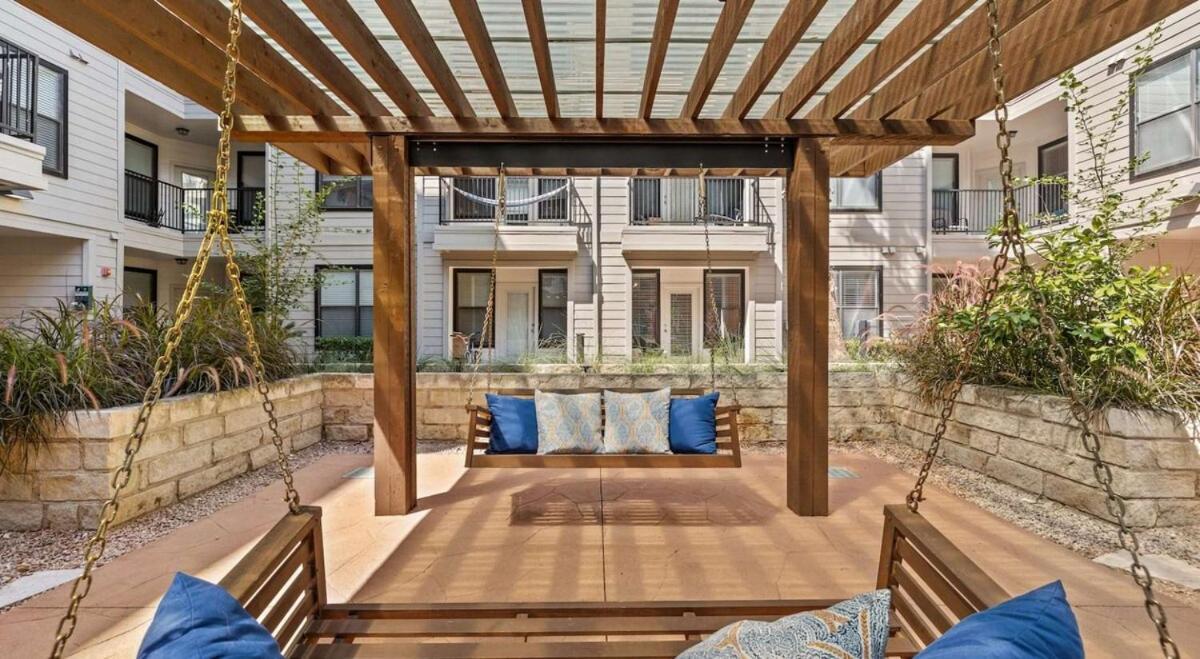 Lux 1b On South Congress Relaxing Pool & Gym Austin