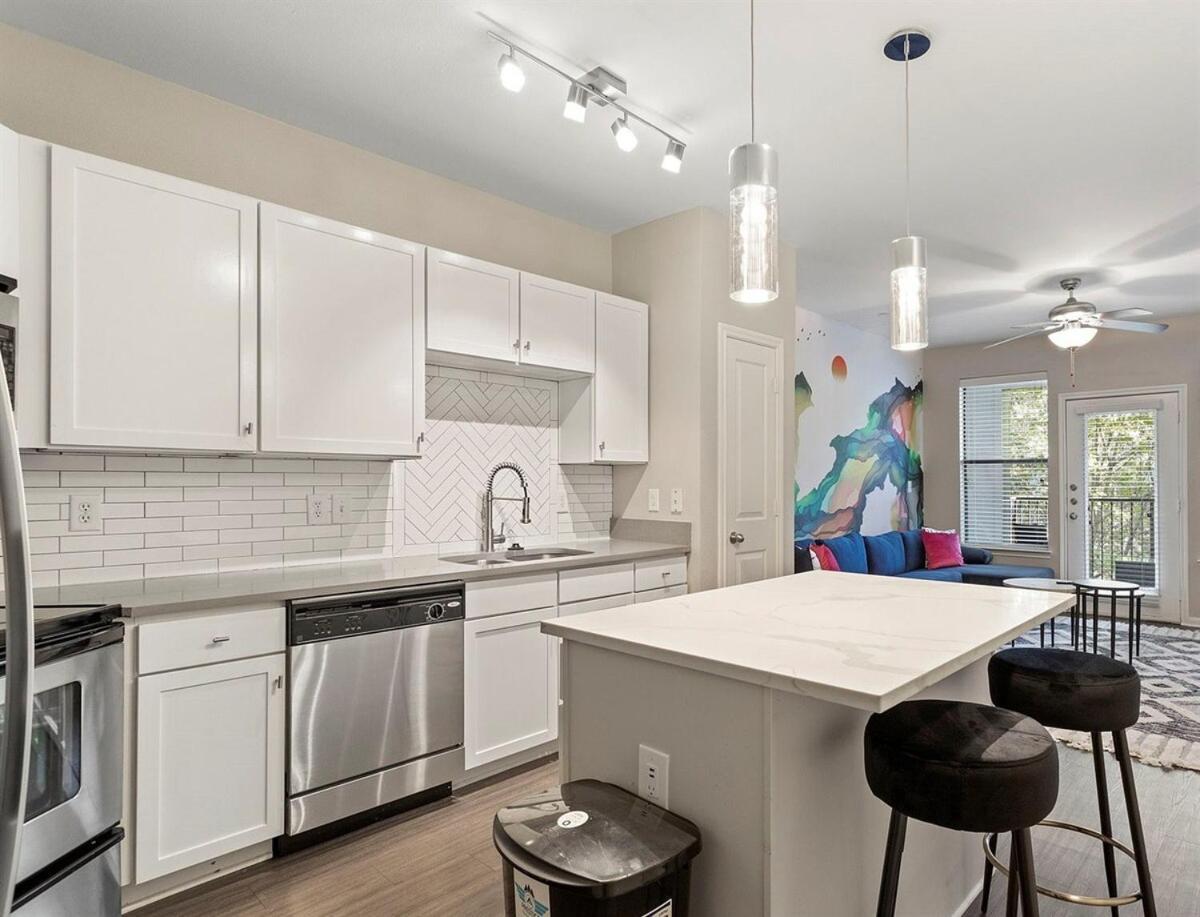 Lux 1b On South Congress Relaxing Pool & Gym Apartment Austin