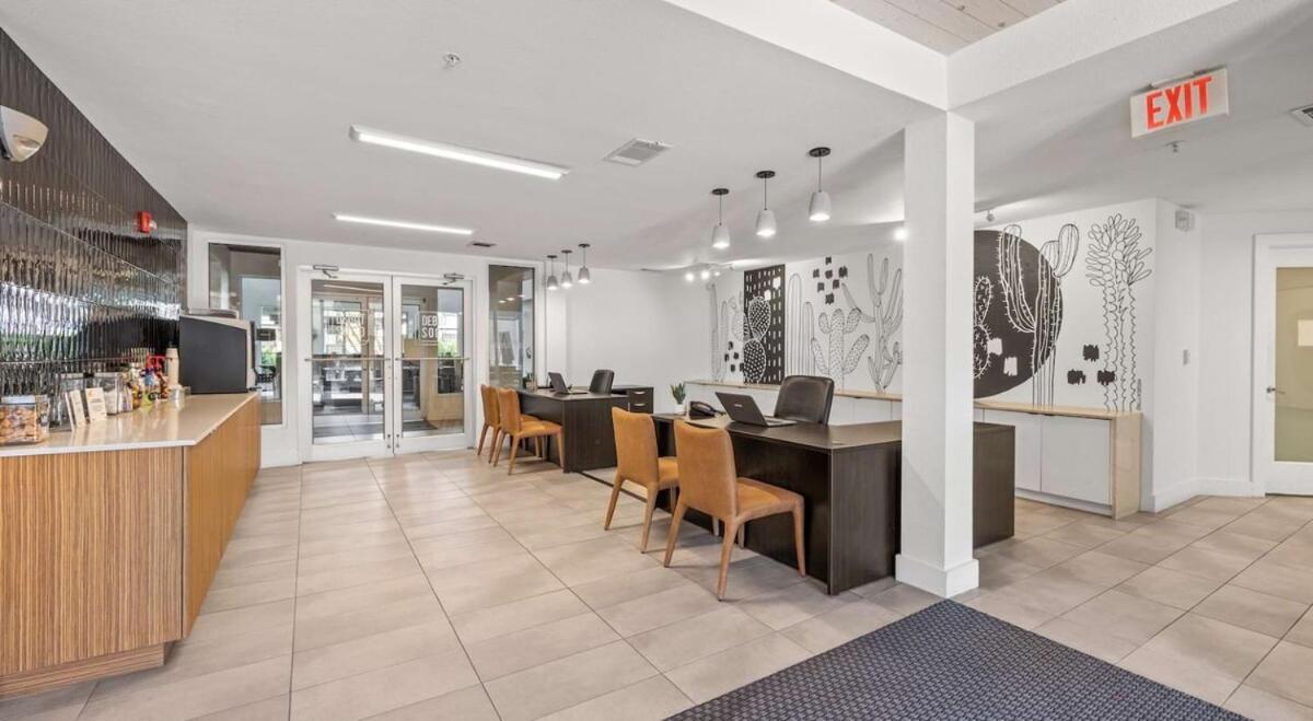 Modern 2b Near Downtown With Pool And Cozy King Beds Apartment *