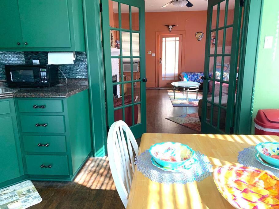 Great Location Downtown Austin-fenced Area For Dogs, Near Ut Austin