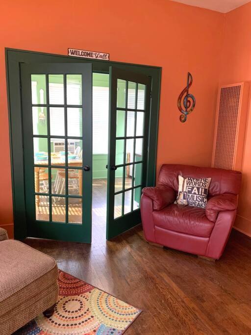 Great Location Downtown Austin-fenced Area For Dogs, Near Ut Apartment Austin