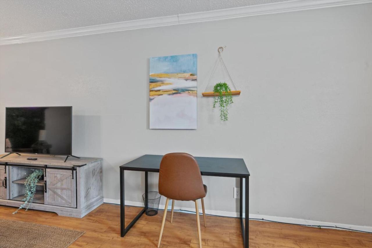 Mins To Downtown - Stunning Haven - Pool Apartment Austin
