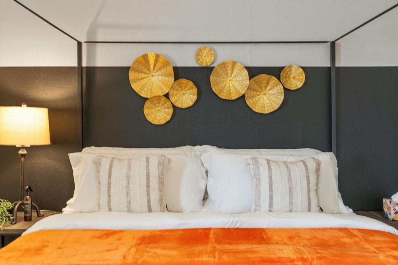 Mins To Downtown - Stunning Haven - Pool Apartment Austin