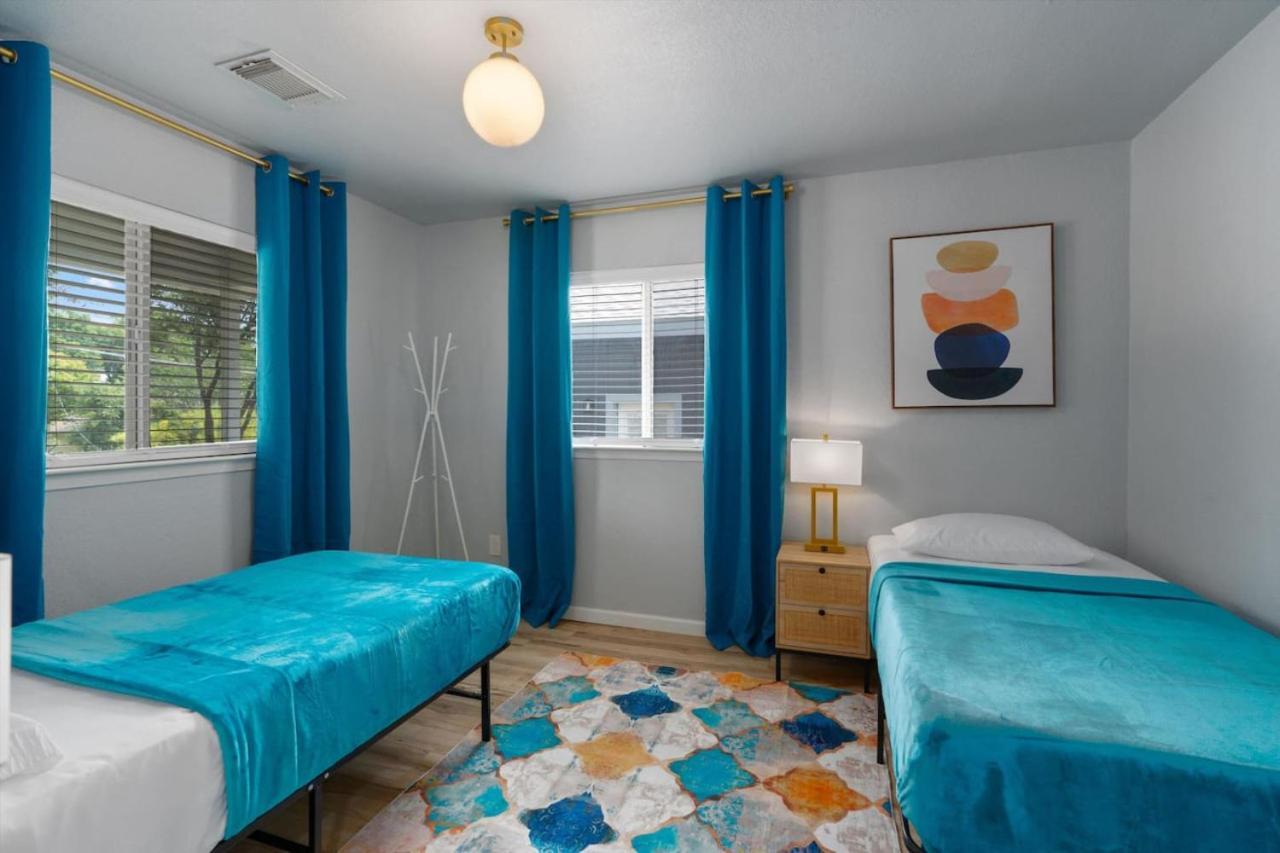 Immediate Access To Highway 35 - Remodeled Haven *