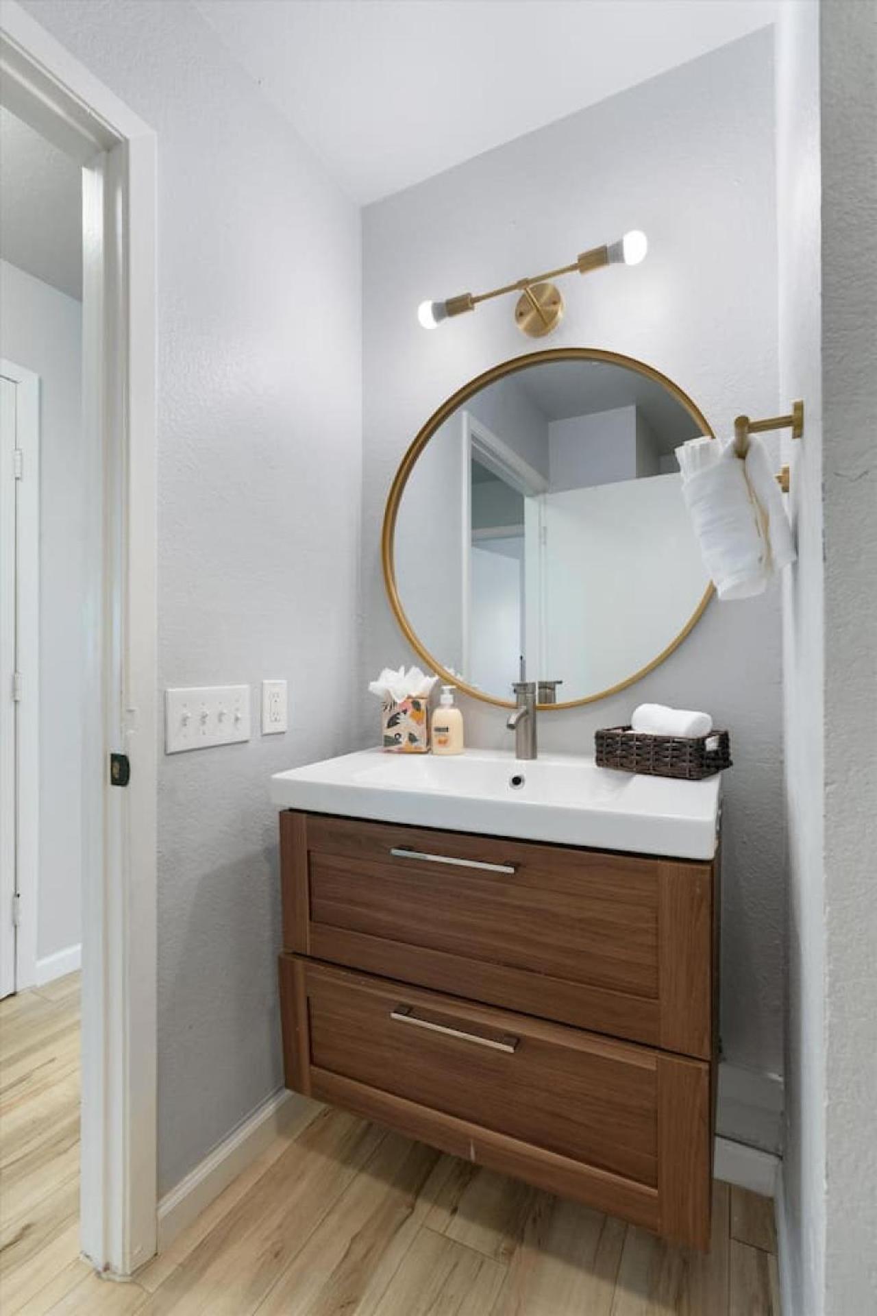 Immediate Access To Highway 35 - Remodeled Haven * Austin