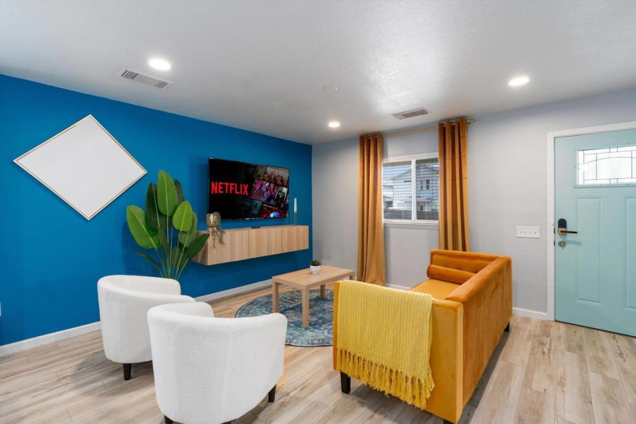 Immediate Access To Highway 35 - Remodeled Haven Holiday home