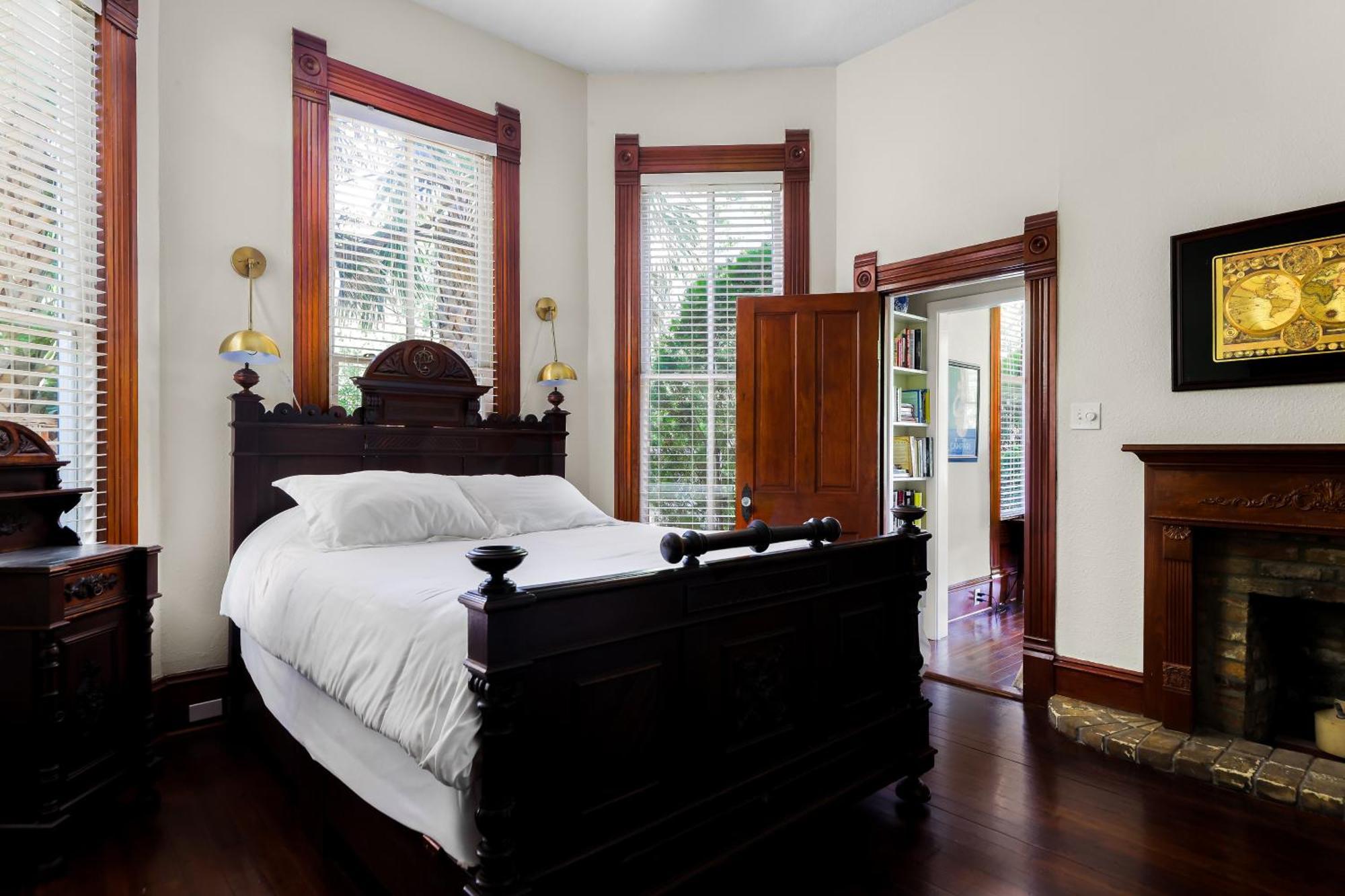 Brava House Bed & Breakfast