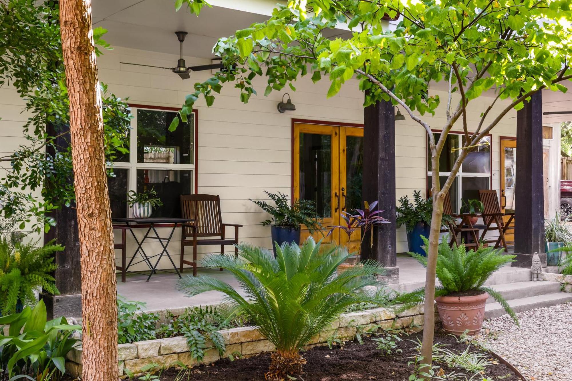 Brava House Bed & Breakfast