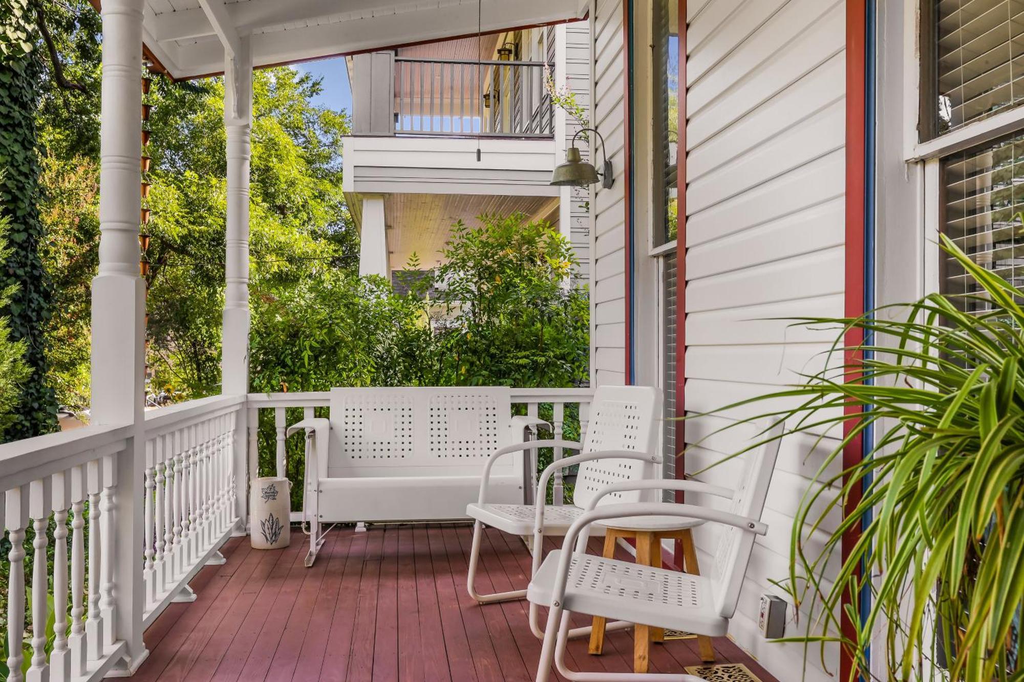 Brava House Bed & Breakfast 3*