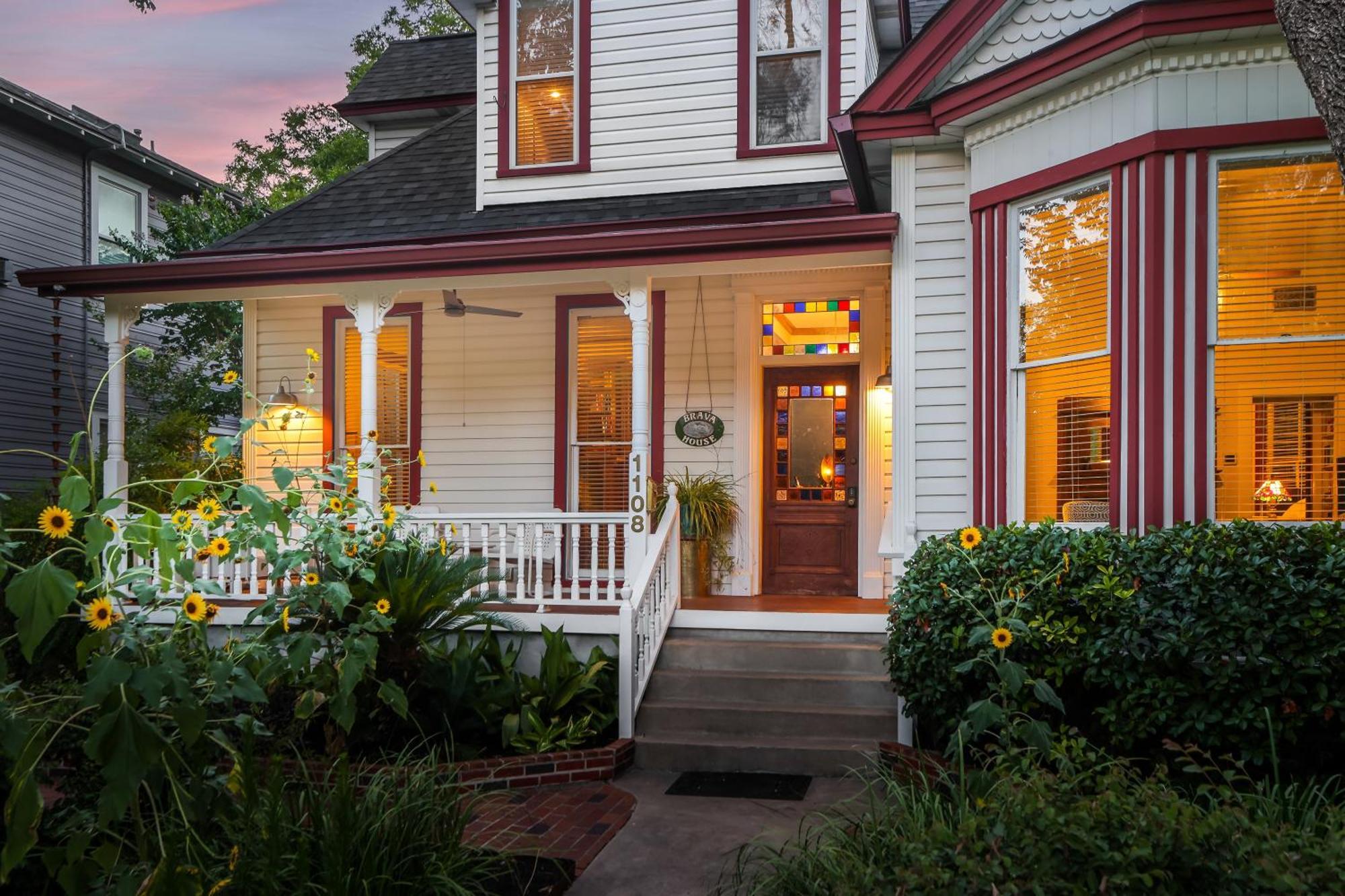Brava House Bed & Breakfast Austin