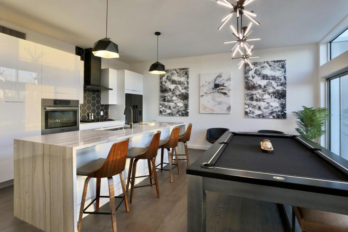 Tailgate Penthouse 2 Blocks From Ut Stadium Apartment