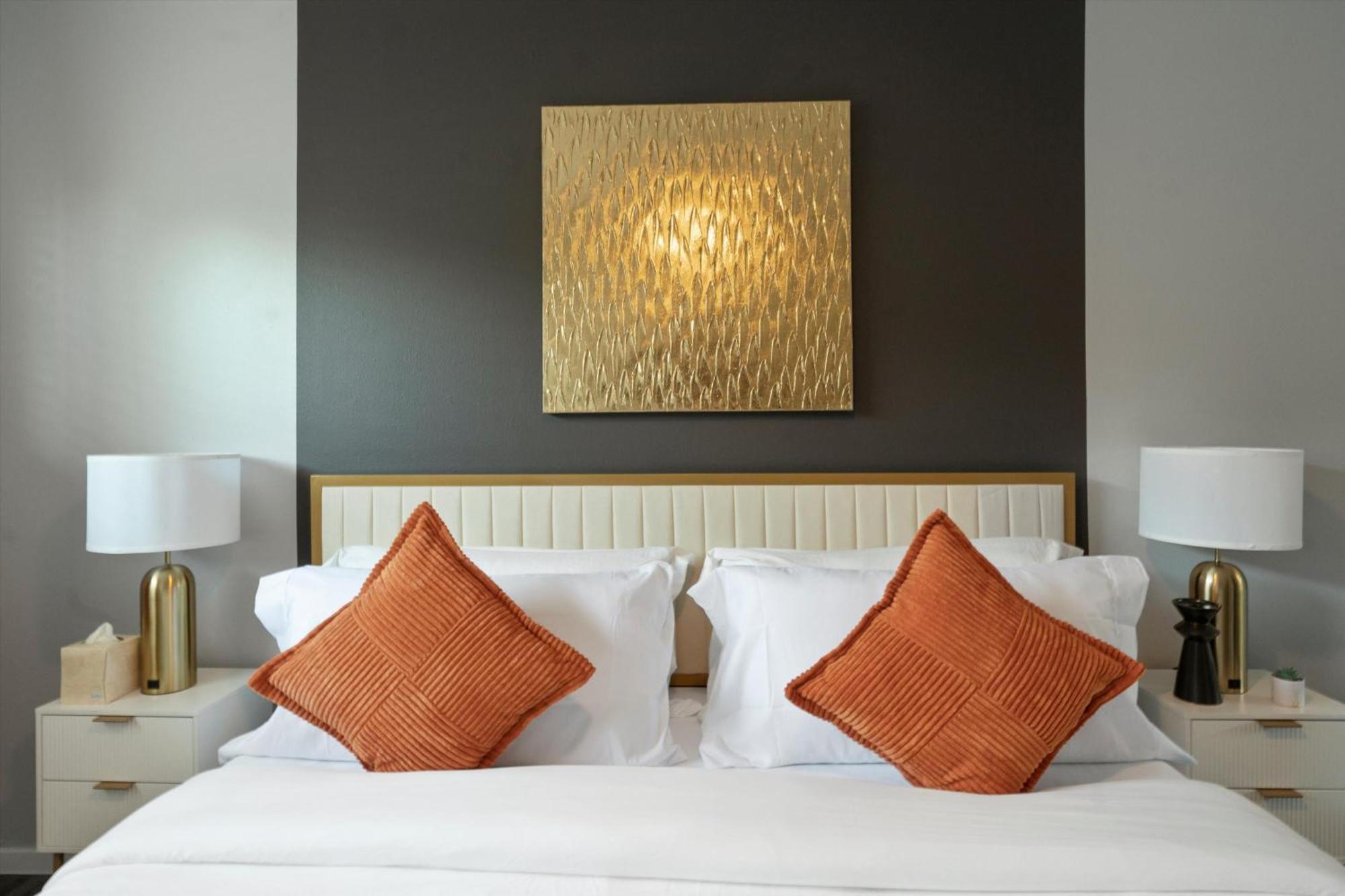 Mins 2 Downtown - King Bed - Private *