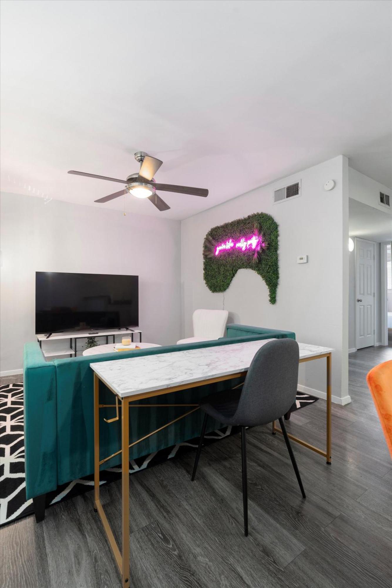 Apartment Mins 2 Downtown - King Bed - Private Austin