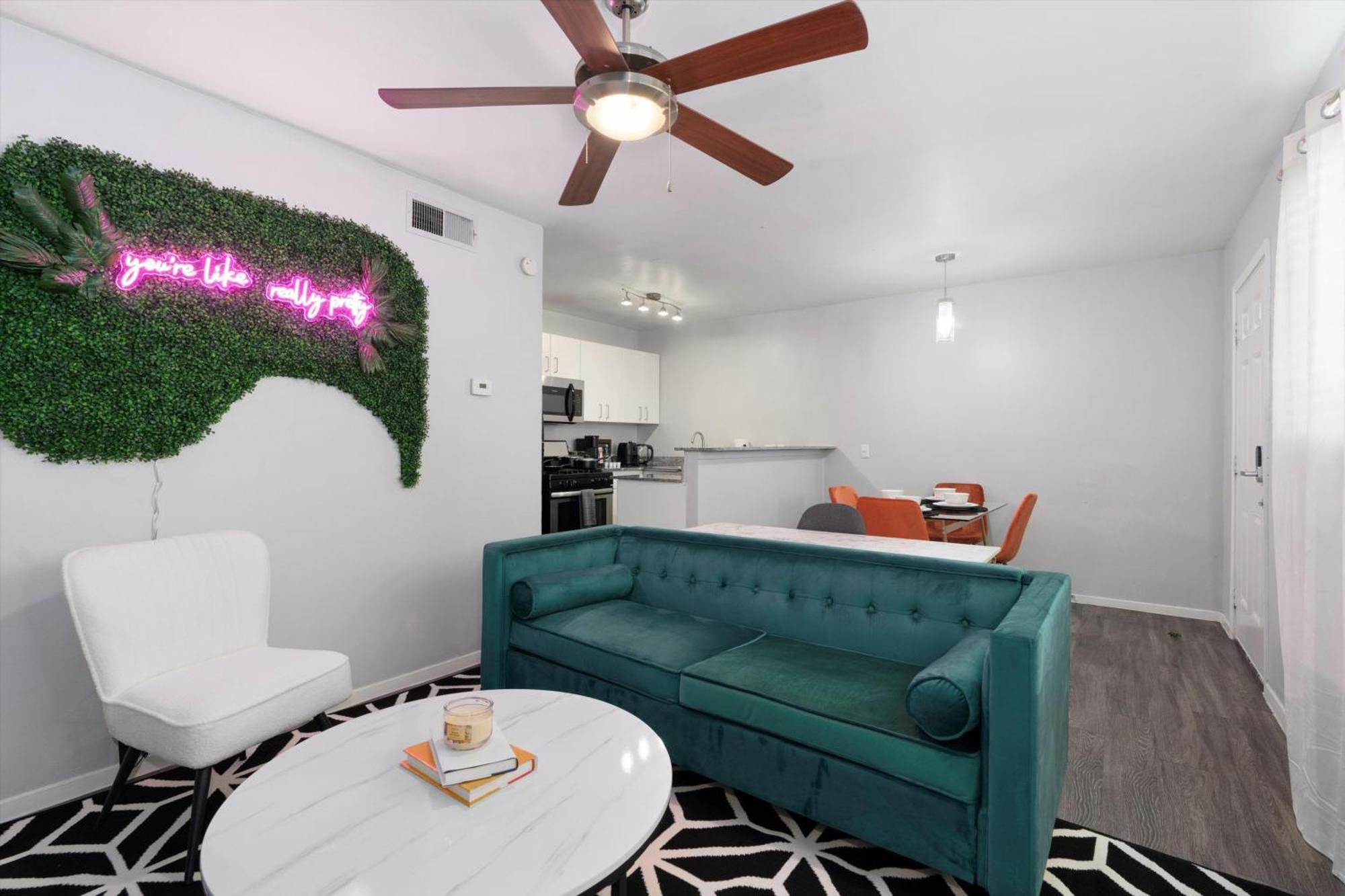 Mins 2 Downtown - King Bed - Private Apartment Austin