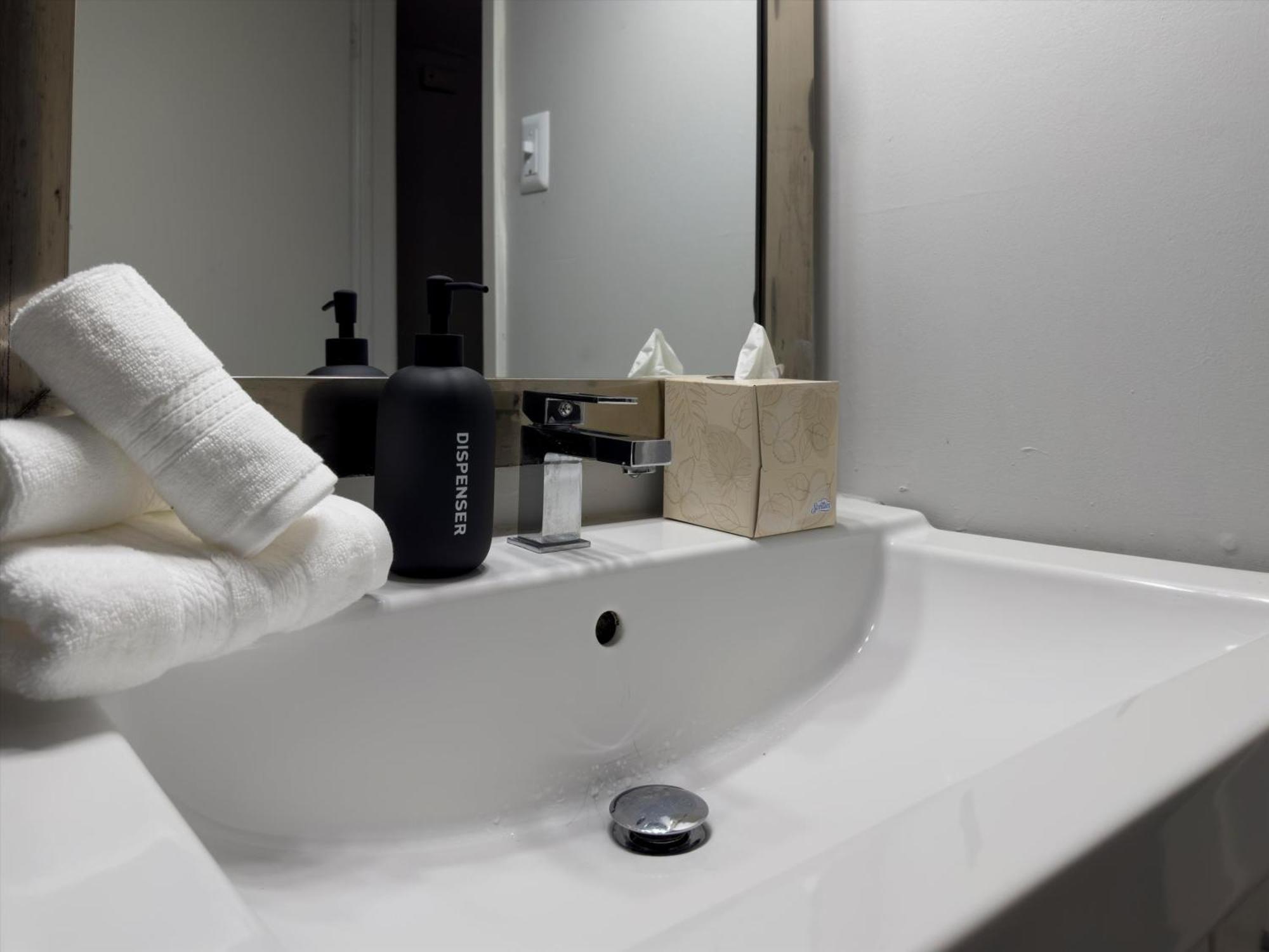Mins 2 Downtown - King Bed - Private Apartment Austin