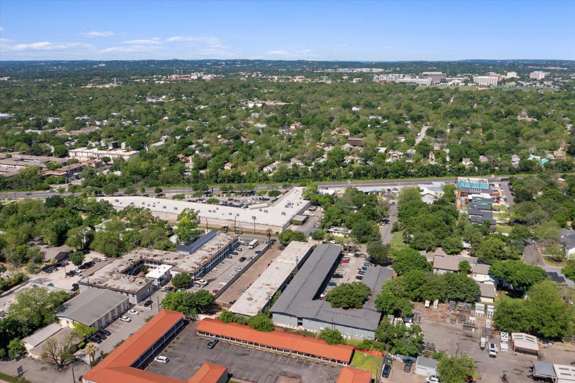 Mins 2 Downtown - King Bed - Private *
