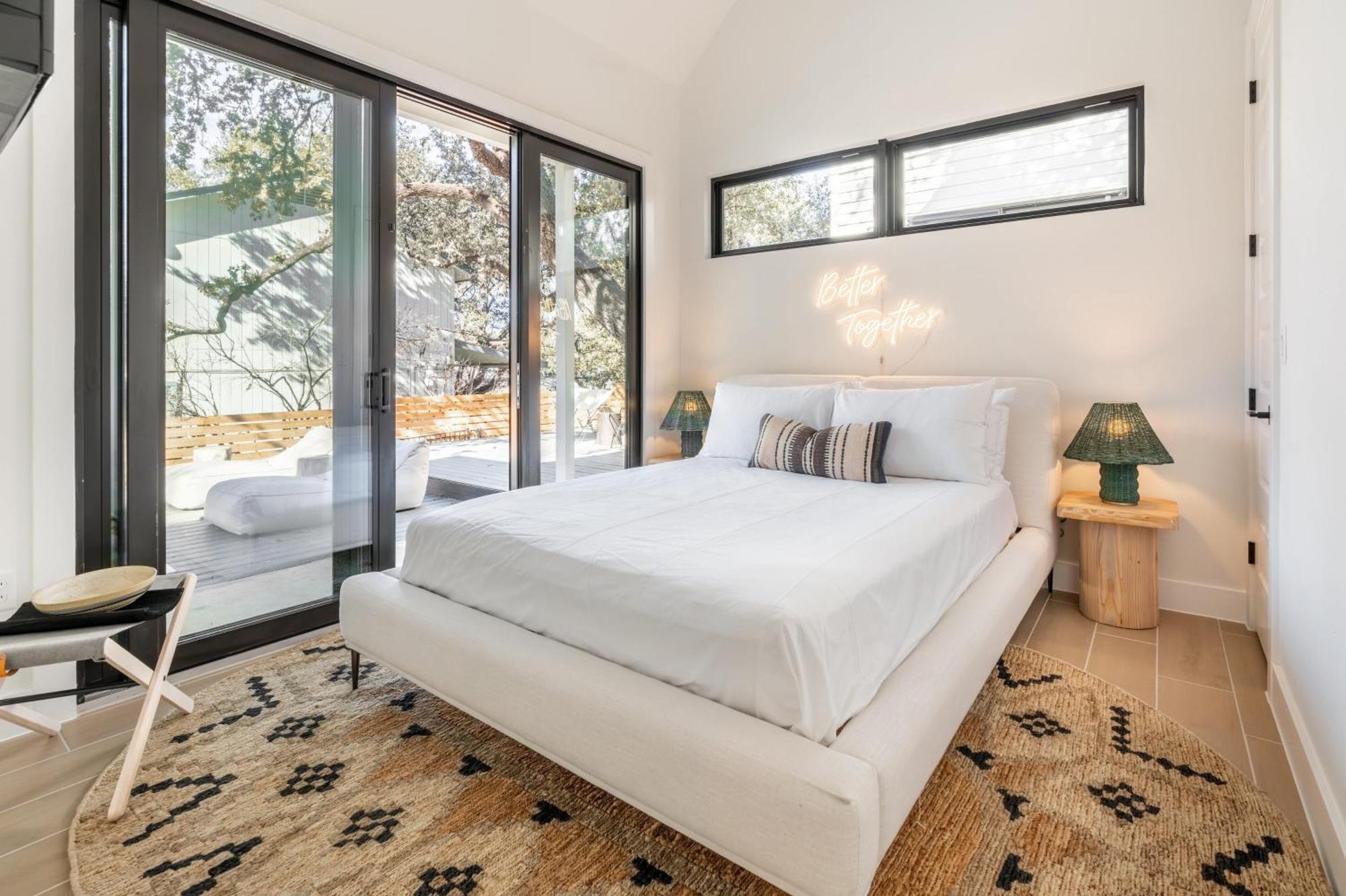 Holiday home Henley By Avantstay Plunge Pool Incredible Patio Austin
