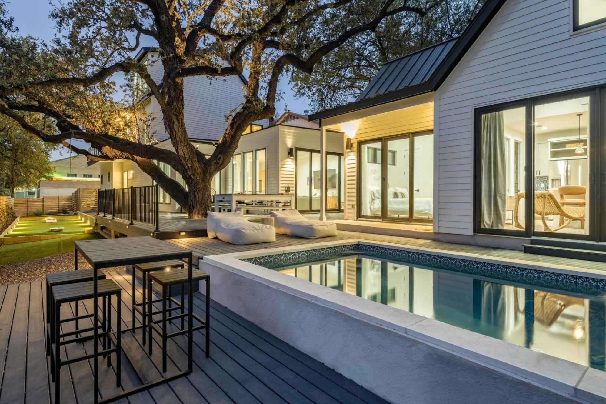Henley By Avantstay Plunge Pool Incredible Patio Austin