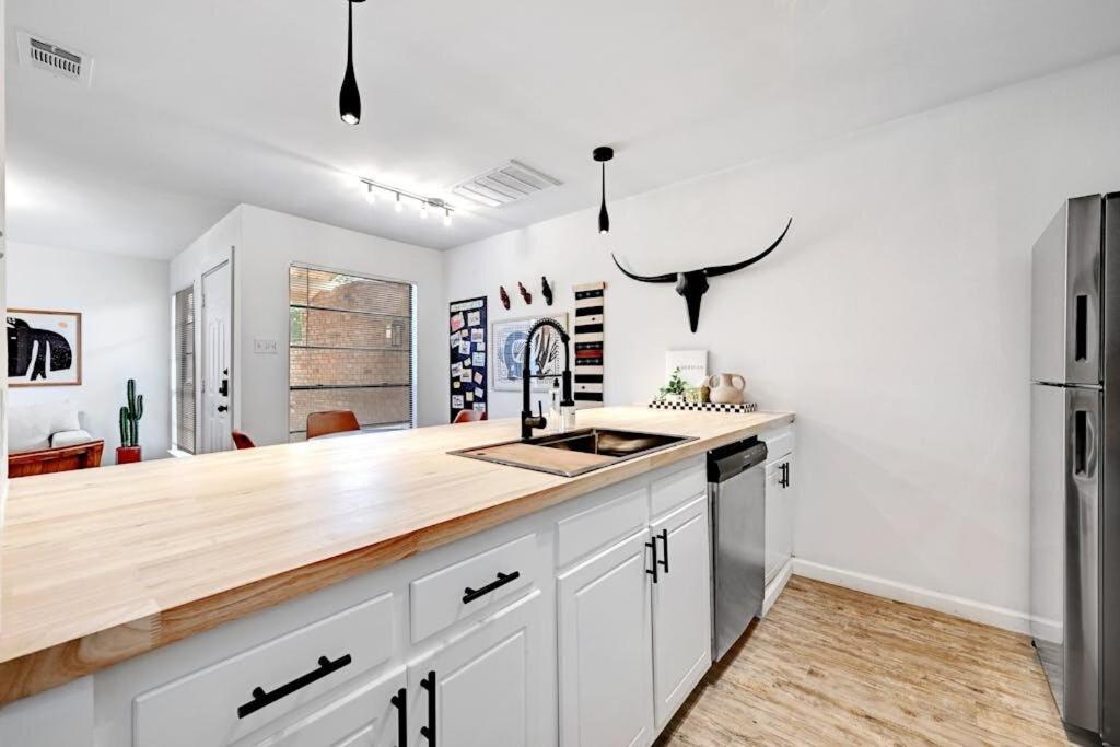 Apartment Artist Retreat By Soco - Sleeps 4 - Free Parking