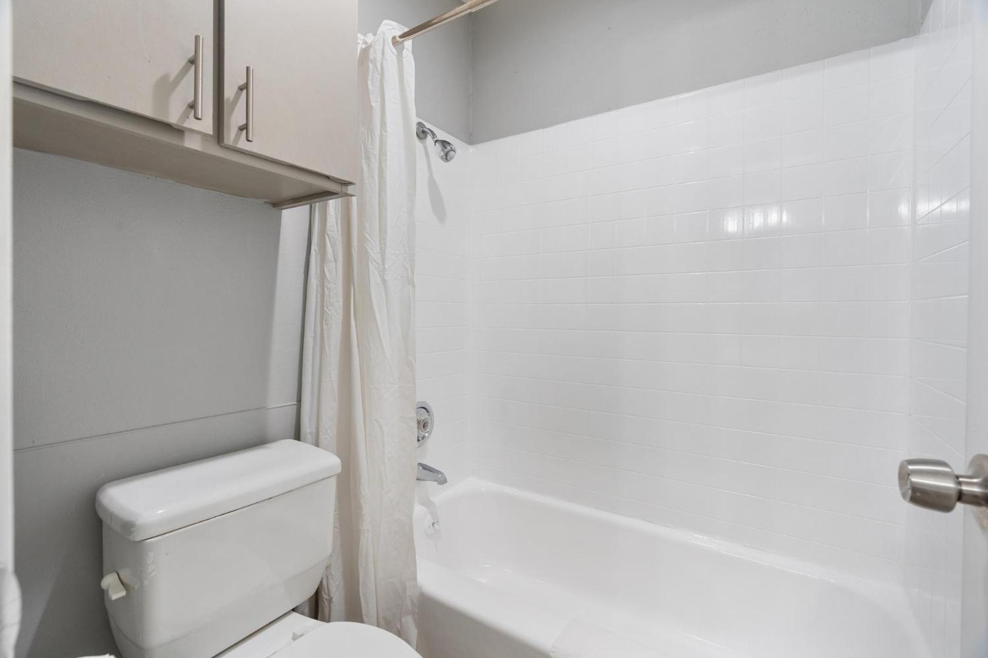 Apartment Spacious 3br2ba Next To Ut 9878