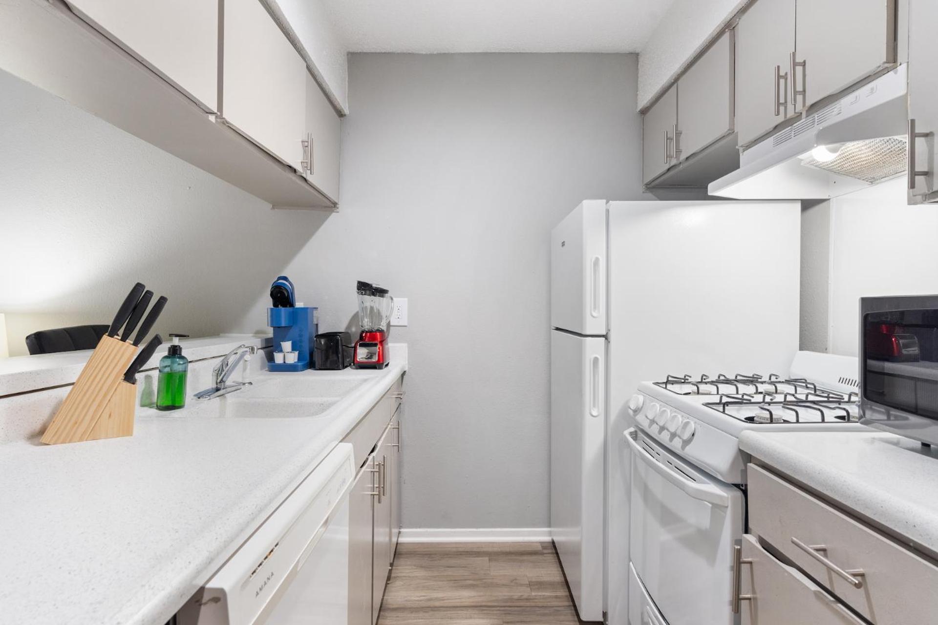 Spacious 3br2ba Next To Ut 9878