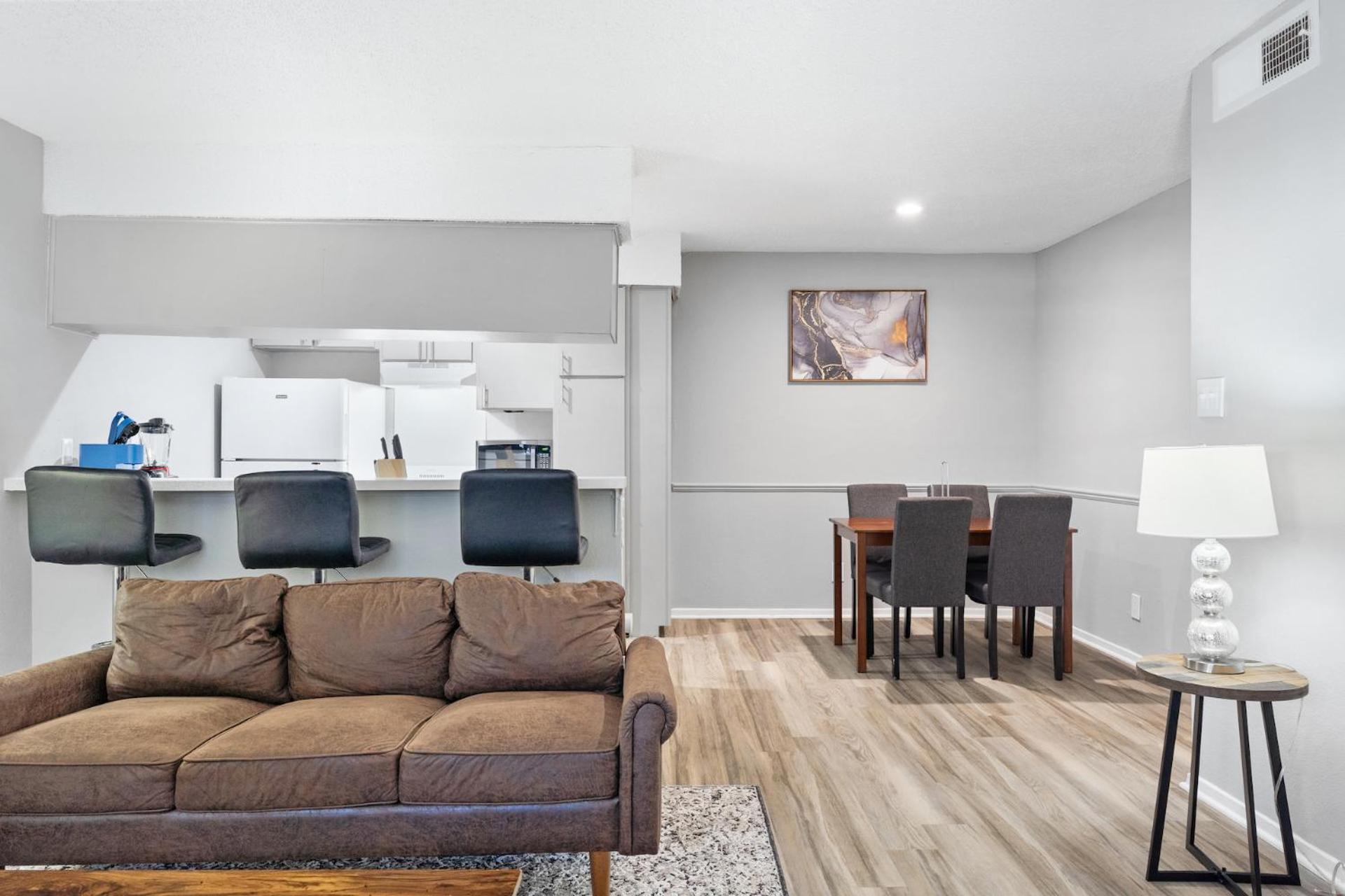 Apartment Spacious 3br2ba Next To Ut 9878