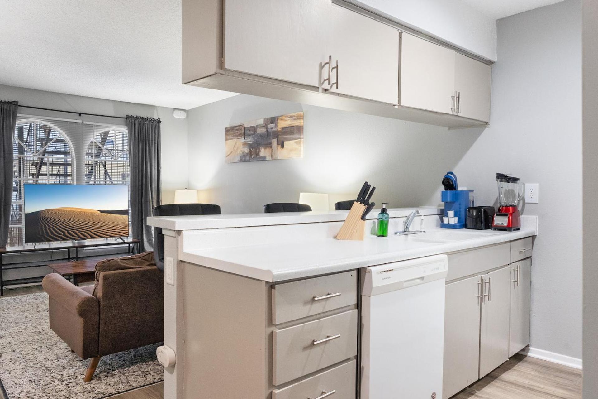 Apartment Spacious 3br2ba Next To Ut 9878 *