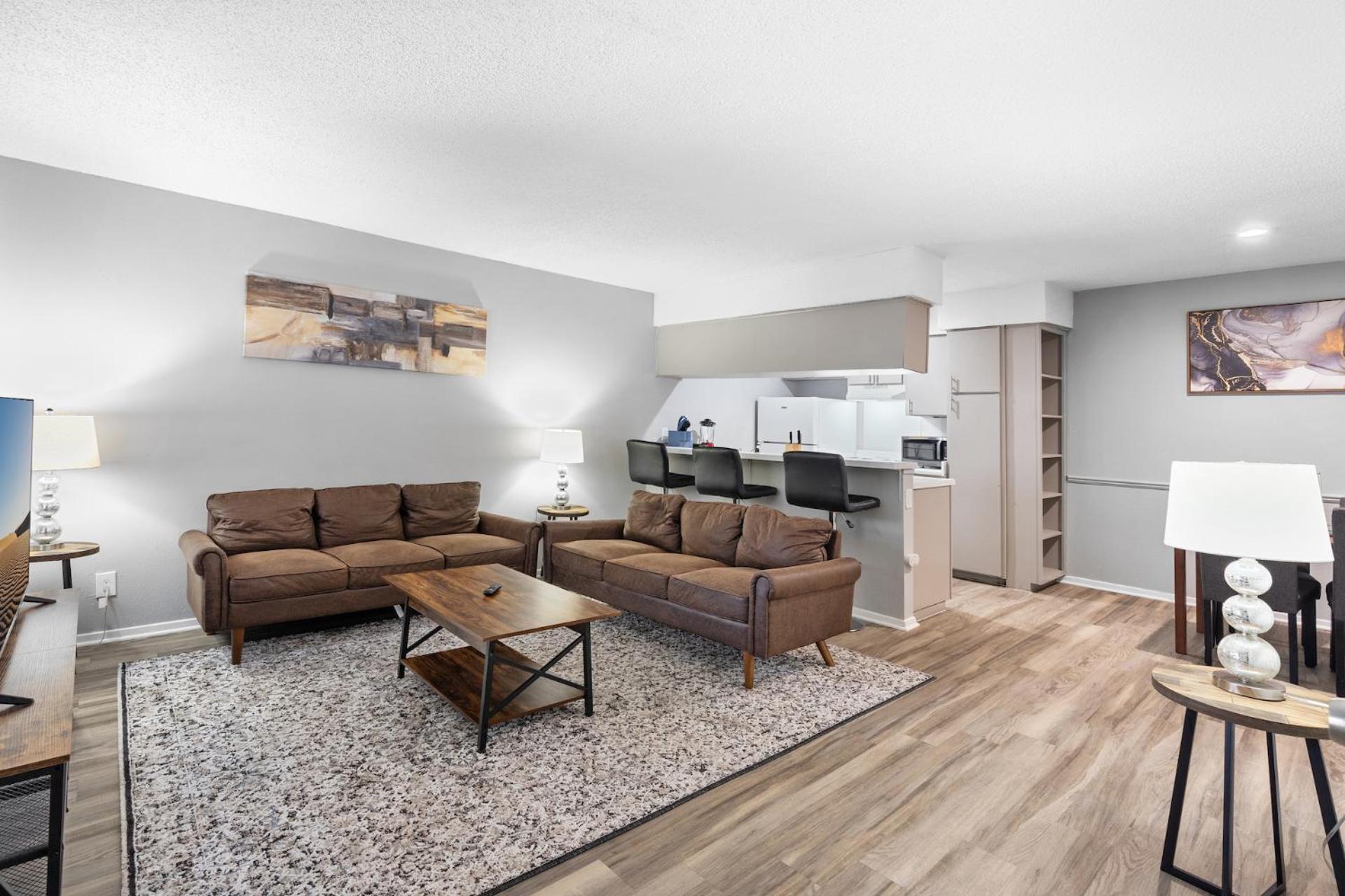 Spacious 3br2ba Next To Ut 9878