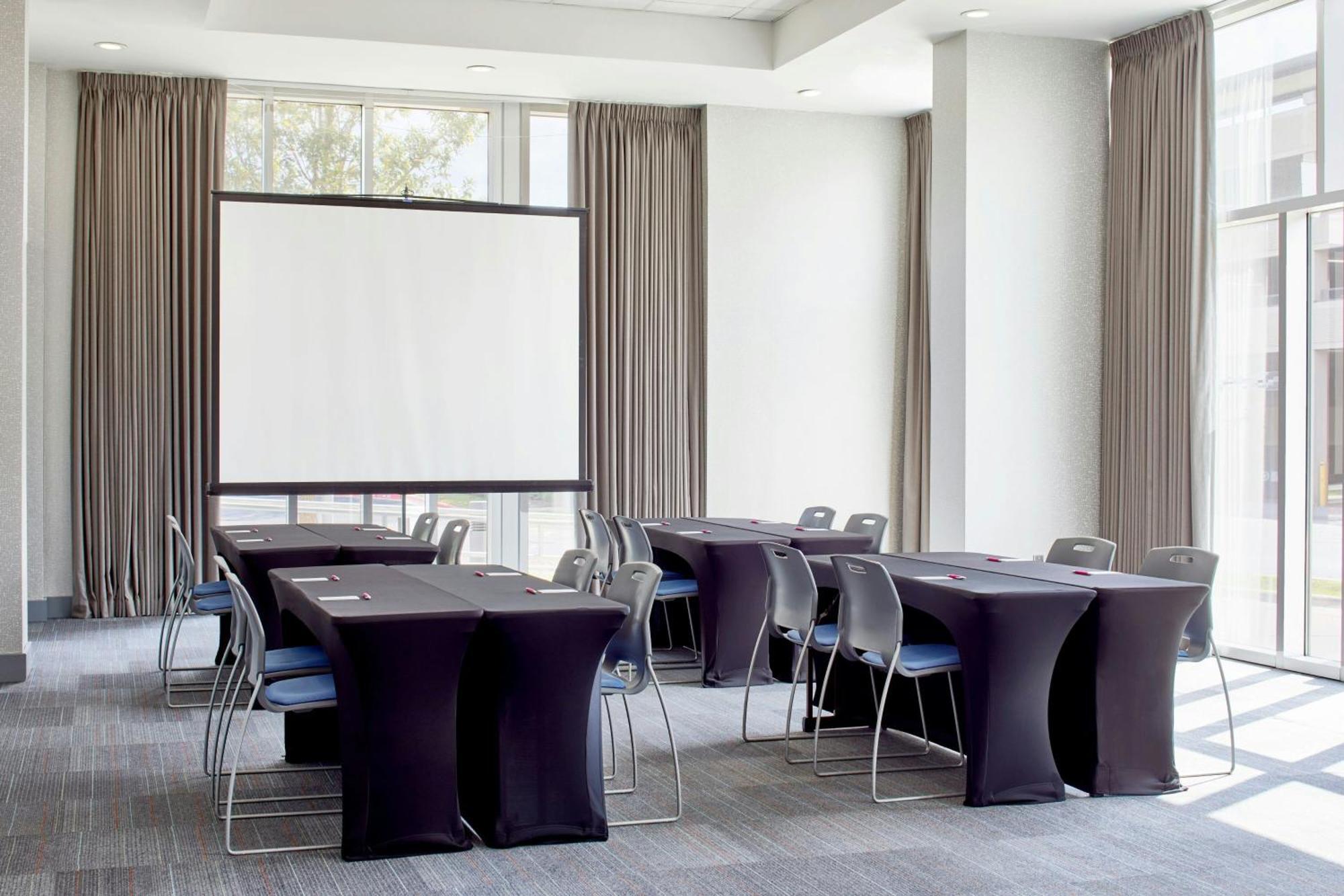 Hotel Aloft At The Domain