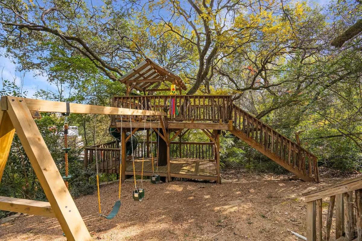 Holiday home Large Deck & Firepit - Treehouse