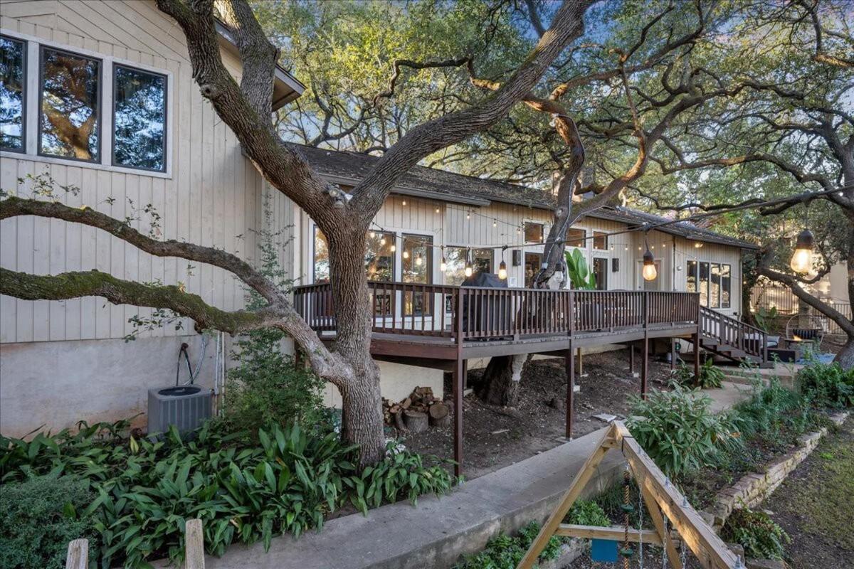 Large Deck & Firepit - Treehouse Holiday home