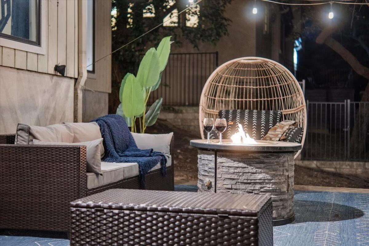 Large Deck & Firepit - Treehouse Holiday home