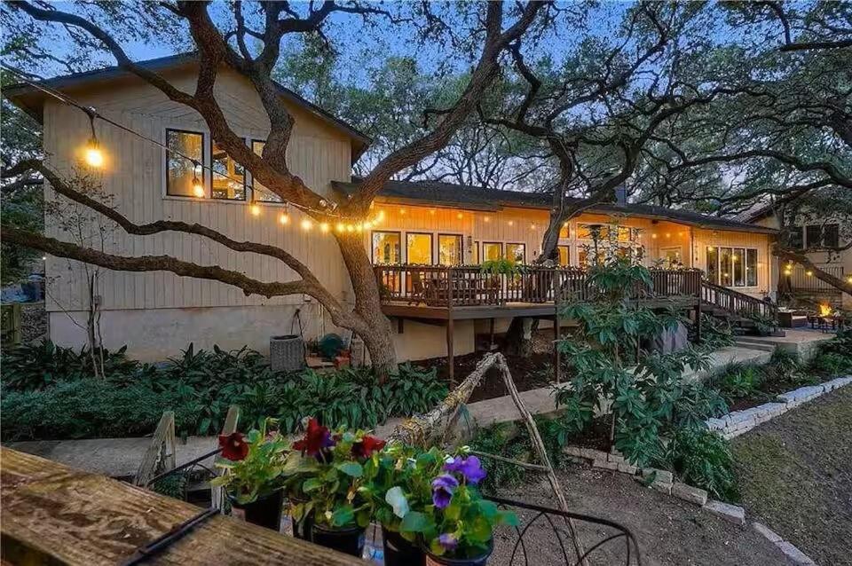 Large Deck & Firepit - Treehouse Holiday home